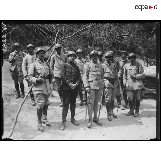 Belloy, officiers d'un bataillon d'infanterie. [légende d'origine]