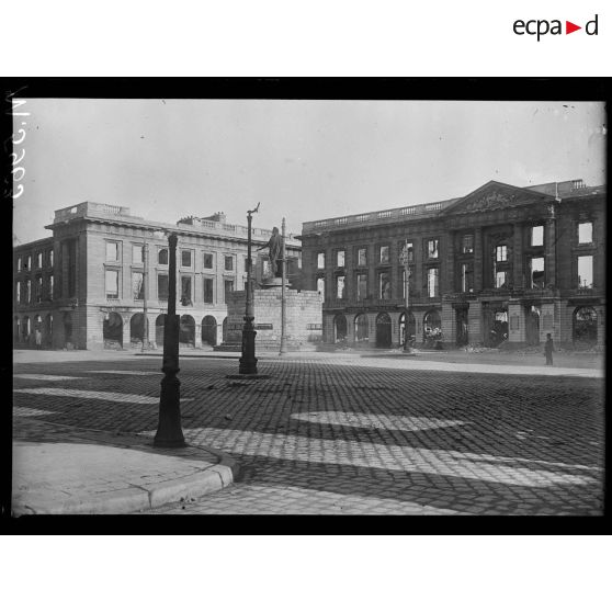 Reims, la place Royale. [légende d'origine]