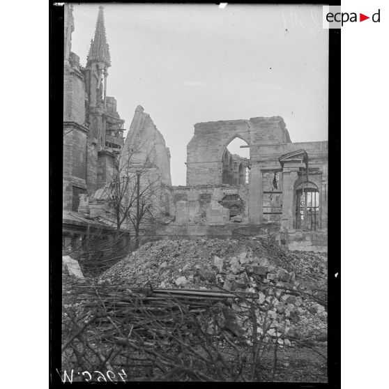 Reims, façade de la chapelle Palatine. [légende d'origine]