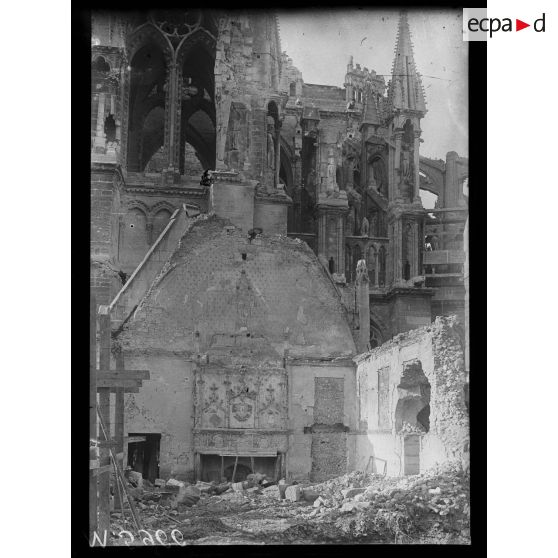 Reims, la cathédrale, la salle des rois. [légende d'origine]