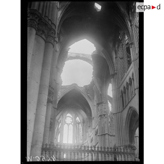 Reims, la cathédrale. Les voûtes du transept. [légende d'origine]