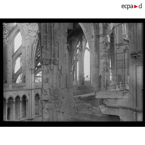 Reims, la cathédrale. Le pilier du transept sud. [légende d'origine]