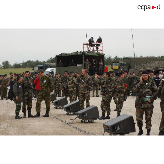 Pendant les répétitions de la présentation de matériel de l'armée à Mourmelon.