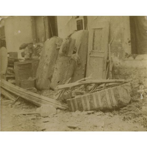 Juin 1915. Chemin creux, fameux chemin qui nous a couté cher. [légende d'origine]