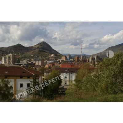 Une vue de la ville de Mitrovica.