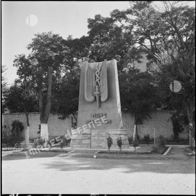 Monument aux morts à la gloire du 3e BEP à Sétif.