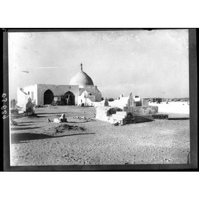 Djeddah (Arabie). Le tombeau d'Eve (le marabout marque l'emplacement du nombril). [légende d'origine]