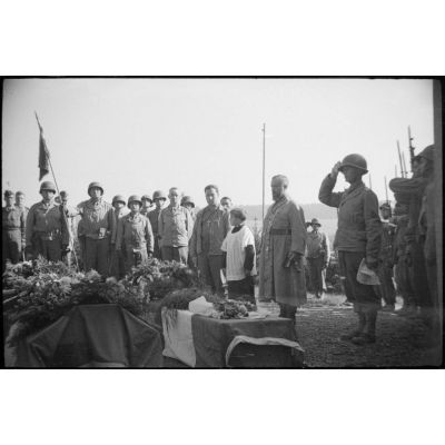 Enterrement de deux officiers français morts au champ d'honneur.