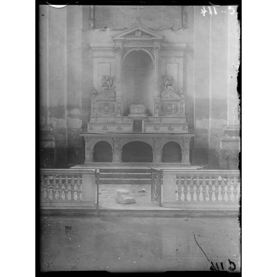 Arras. Un autel de la cathédrale. [légende d'origine]