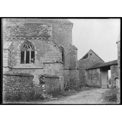 Montceaux-les-Provins (Seine-et-Marne). Ferme et Eglise. [légende d'origine]