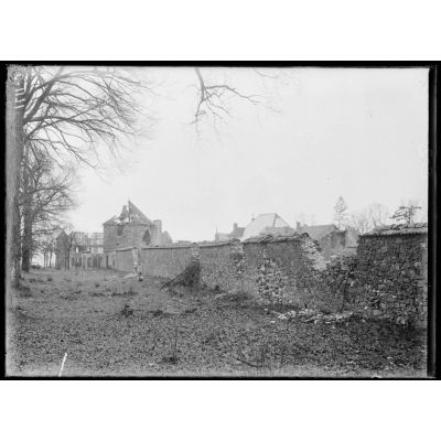 Mondement (Marne). Château, mur bombardé par nos 75. [légende d'origine]