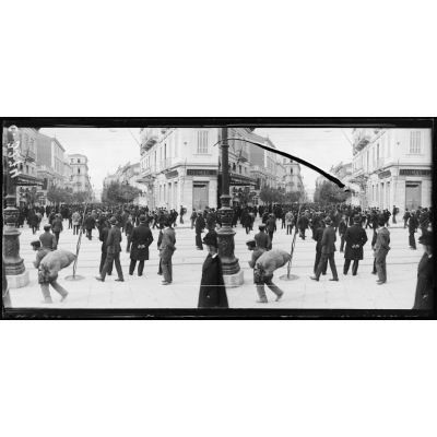 Athènes. Manifestation du 1er décembre 1916 (10h30). Place de la Constitution. [légende d'origine]