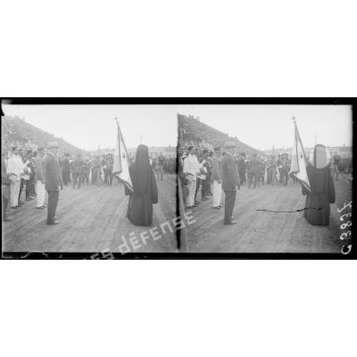 Cérémonie de remise de drapeau à la nouvelle armée grecque et derniers Français à Athènes, juillet 1917.