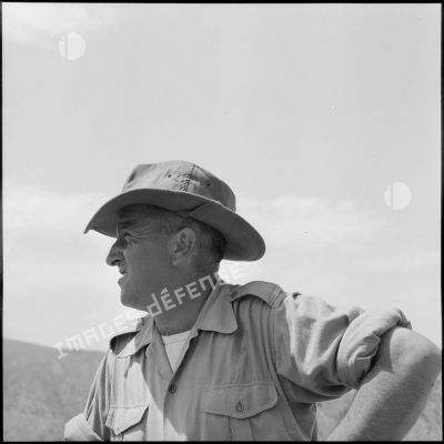Un lieutenant participant à l'opération Espérance.