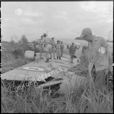 Un avion Junkers Ju- 52 accidenté sur la piste de Na San.