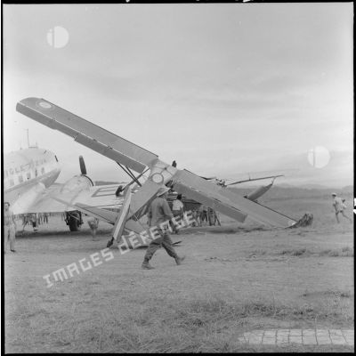 Collision d'un Morane avec un Dakota d'Aigle Azur à Na San.