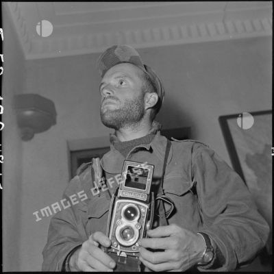 Portrait de Jean Péraud, photographe du SPI (Service presse information).