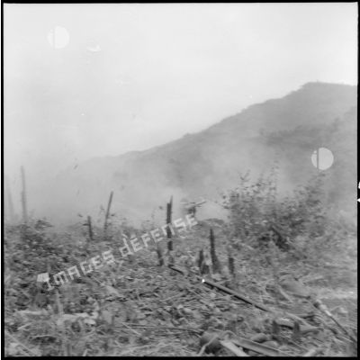 Au cours d'un accrochage sur la RP 41 (route provinciale 41), un canon de 57 mm sans recul ouvre le feu sur les positions ennemies.