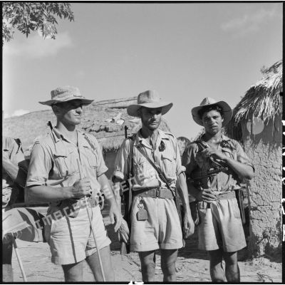 Groupe de tirailleurs nord-africains au cours de l'opération Claude dans le secteur de Tien Lang.
