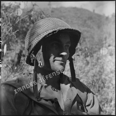 Portrait d'un chef de groupe de la colonne Langlais se dirigeant vers le Laos.