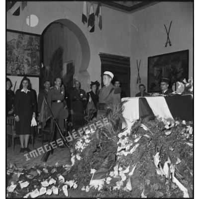 Cérémonie militaire organisée à l'occasion du transfert des cendres du prince Aage de Danemark.