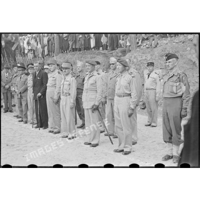 Des autorités militaires lors d'une cérémonie à Mouzaïaville.