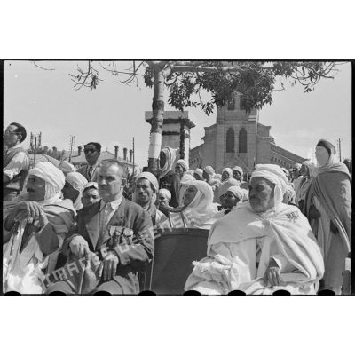 Les anciens combattants et mutilés de guerre lors d'une cérémonie militaire à Mouzaïaville.