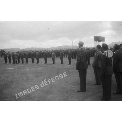 Une cérémonie miitaire sur une base aérienne en Algérie.