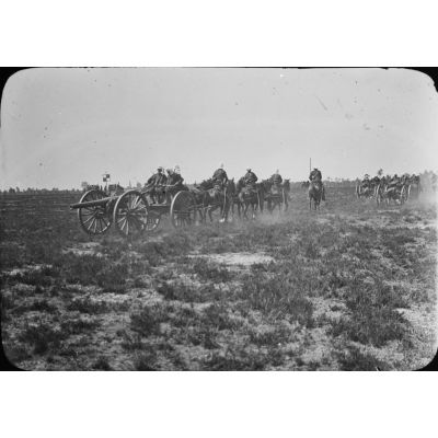 [Batterie d'artillerie tractée par des chevaux, 1875].
