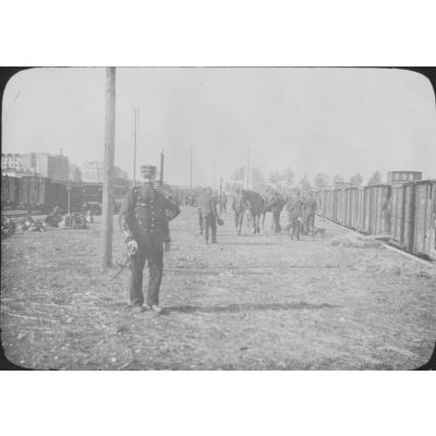 [Artilleurs dans une gare, Vincennes, 1871].