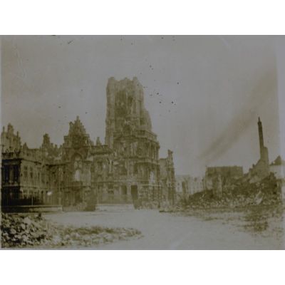 [Ruines photographiées lors de la première guerre mondiale].