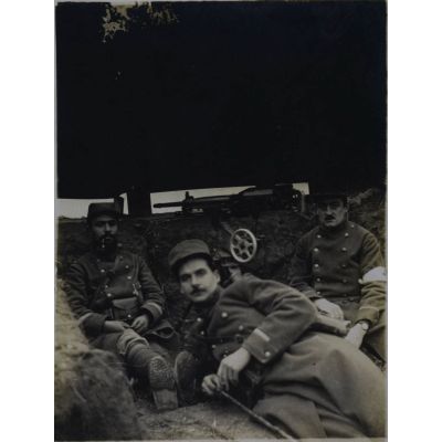 [Portrait de médecins affecté au 138e régiment d'infanterie avec mitrailleuse].