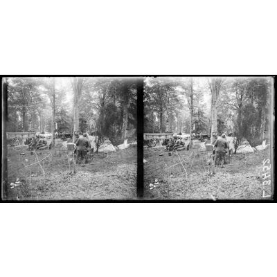 Bois de Gentelles (Somme). Cantonnement d'artillerie dans les bois. [légende d'origine]