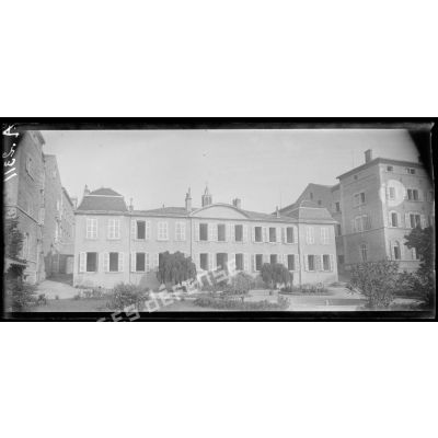 Rhône (Lyon). Mission Cantonnet. Hôpital auxiliaire 63. Le château. [légende d'origine].