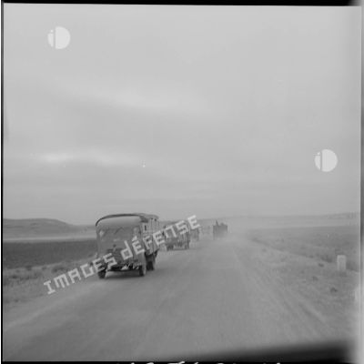 Un convoi de camions dans le département de Batna.