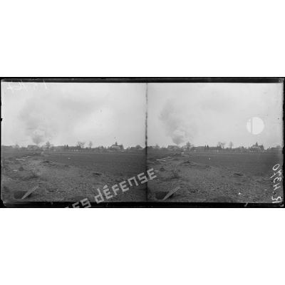 Louvrechy (Somme). Le village bombardé. Explosion d’un dépôt de munitions. [légende d’origine]