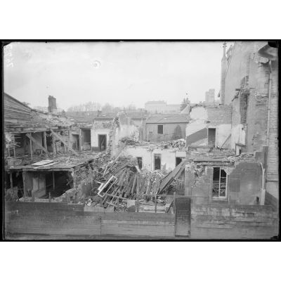 Verdun, Meuse, maison de l'aumonier de l'hôpital Saint-Nicolas, bombardée le 12 octobre 1914. [légende d'origine]