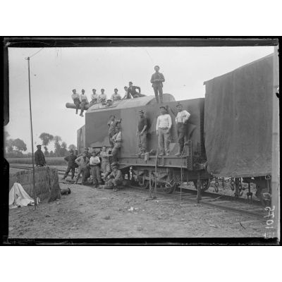 Près de Rosières-en-Santerre (Somme). Pièce de 194 sur voie ferrée (5.7.16). [légende d'origine]