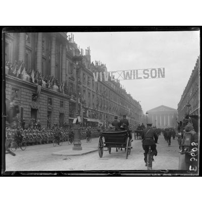 Paris. Visite du président Wilson. Le cortège officiel passe rue Royale. [légende d'origine]