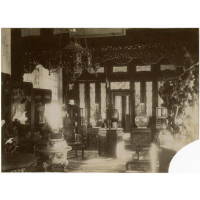 [Intérieur du Palais de l'Impératrice au Vieux Pétang, à Pékin.]