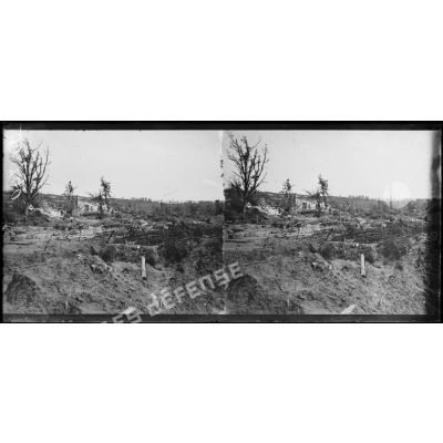 Chavonne, ce qui reste des anciennes tranchées allemandes après l'attaque. [légende d'origine]