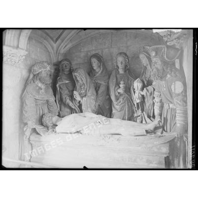 Amiens, Somme, église Saint-Germain, mise au tombeau haut-relief en pierre. [légende d'origine]
