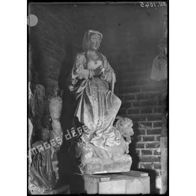 Ignacourt, Somme, statue de Sainte Marguerite. [légende d'origine]