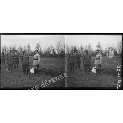 Italie. Revue d'un bataillon de chasseurs français par le général italien Diaz. De gauche à droite : les généraux Fayolle, Diaz et Duchêne pendant le défilé. [légende d'origine]