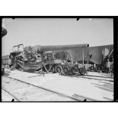 Camp de Mailly, Aube, pièce de 305 mm, chassis affût truck. [légende d'origine]