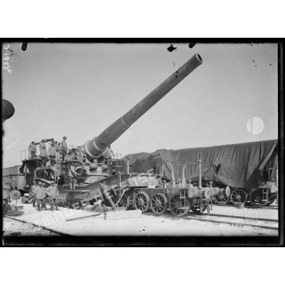 Camp de Mailly, Aube, parc d'artillerie, pièce de 305 mm. [légende d'origine]
