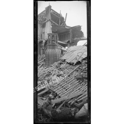 Roye, Somme. Ruines de l'Hôtel de ville. [légende d'origine]