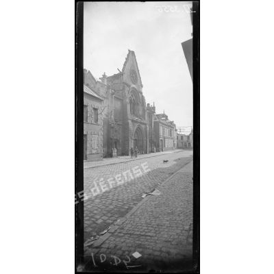 Roye, Somme. Le portail de l'église. [légende d'origine]