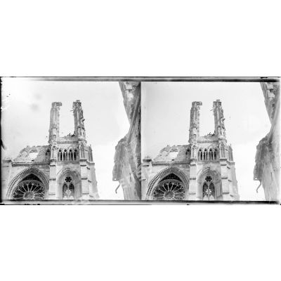 La tour de la cathédrale de Soissons. [légende d'origine]