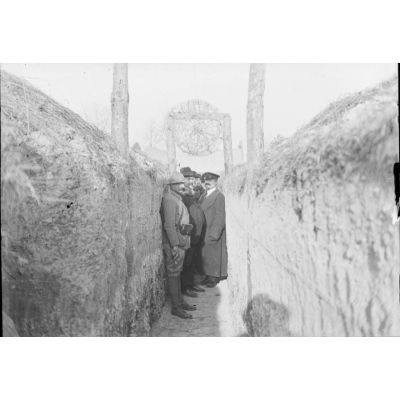 [Visite d'une tranchée dans la région rémoise, 29 novembre 1915.]
